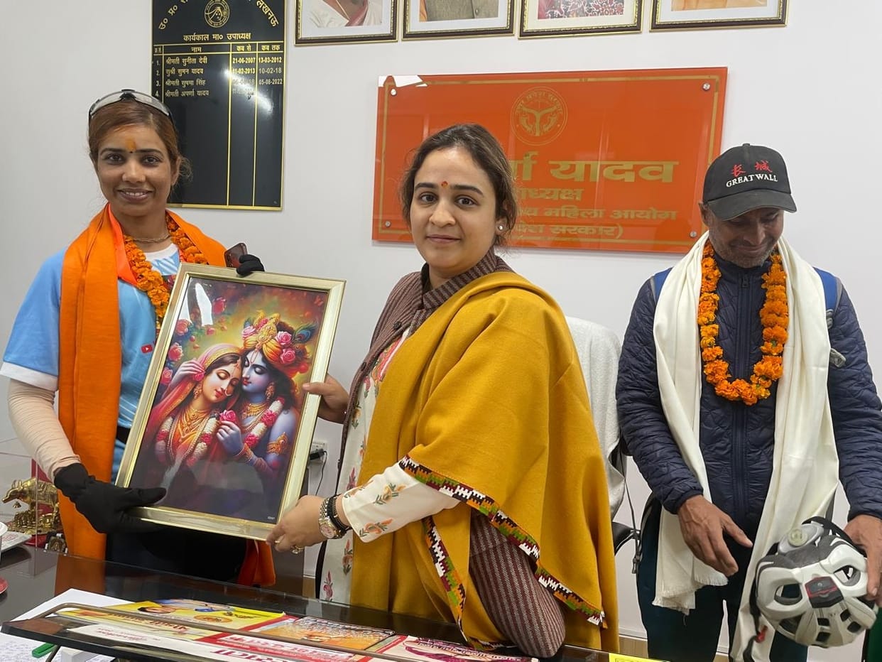 Yamuna from Nepal, who set out on a world tour by bicycle, was felicitated in Awadh.