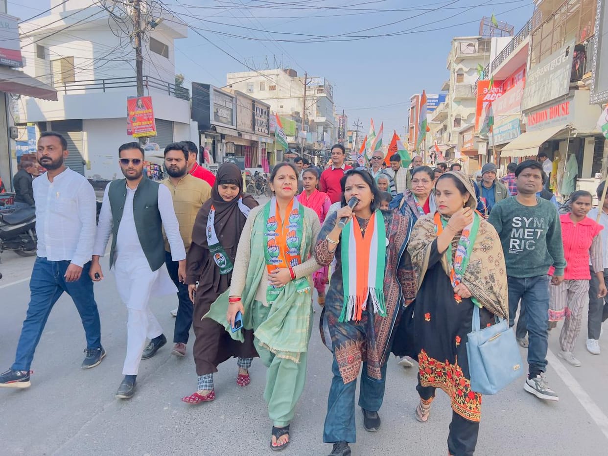 Congress workers took out a march to save MNREGA