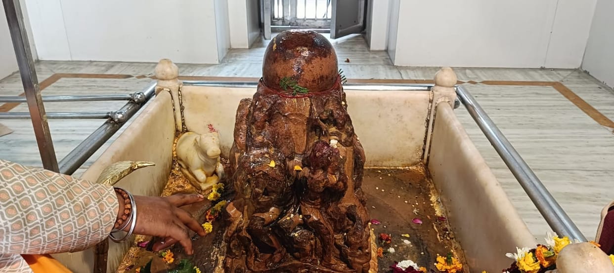 Mohammad Gauri targeted the Chaumukhi Mahadev Temple in Shikohabad.