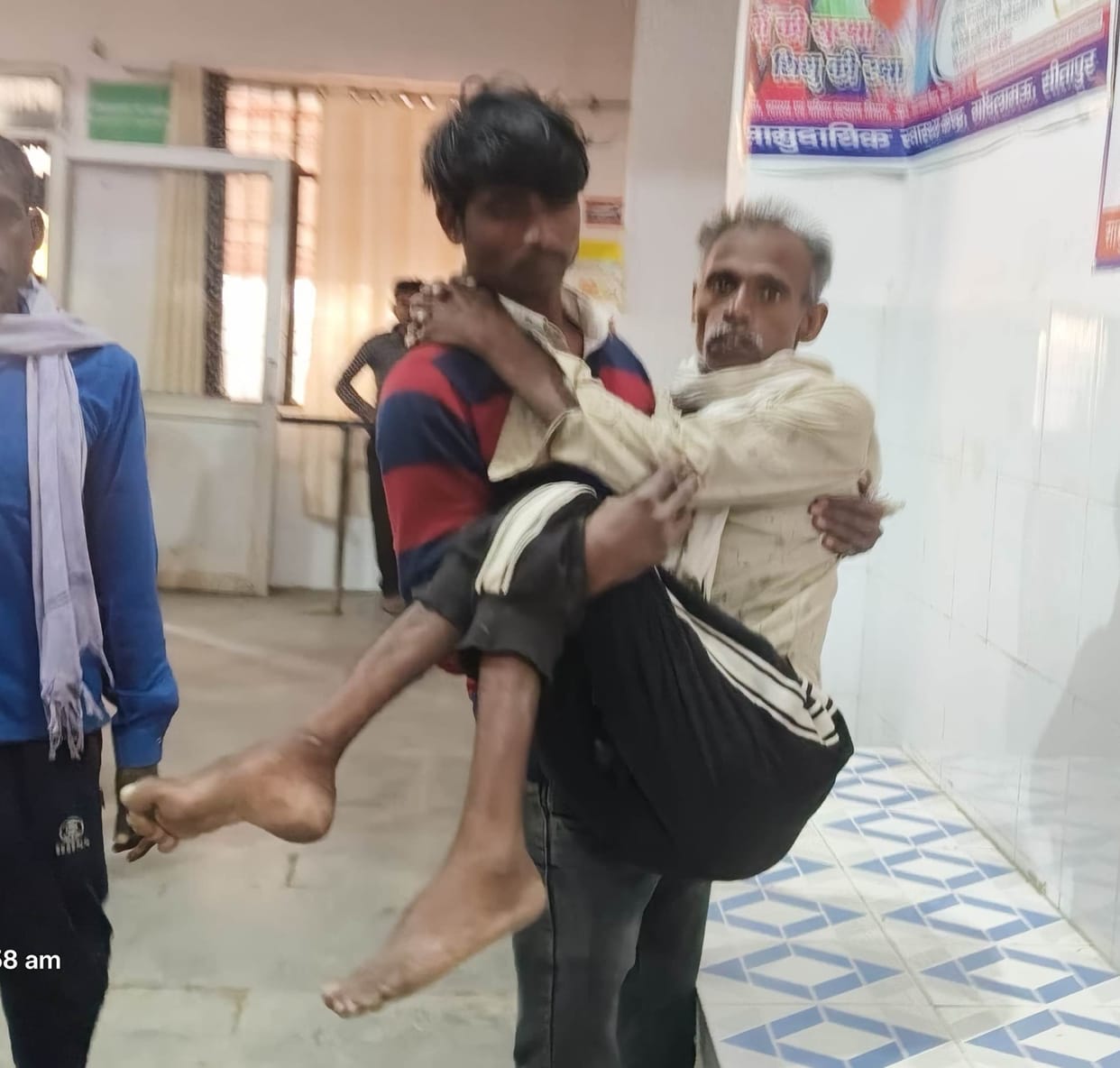 The relatives arrived with the patient in their arms in the presence of the DM.