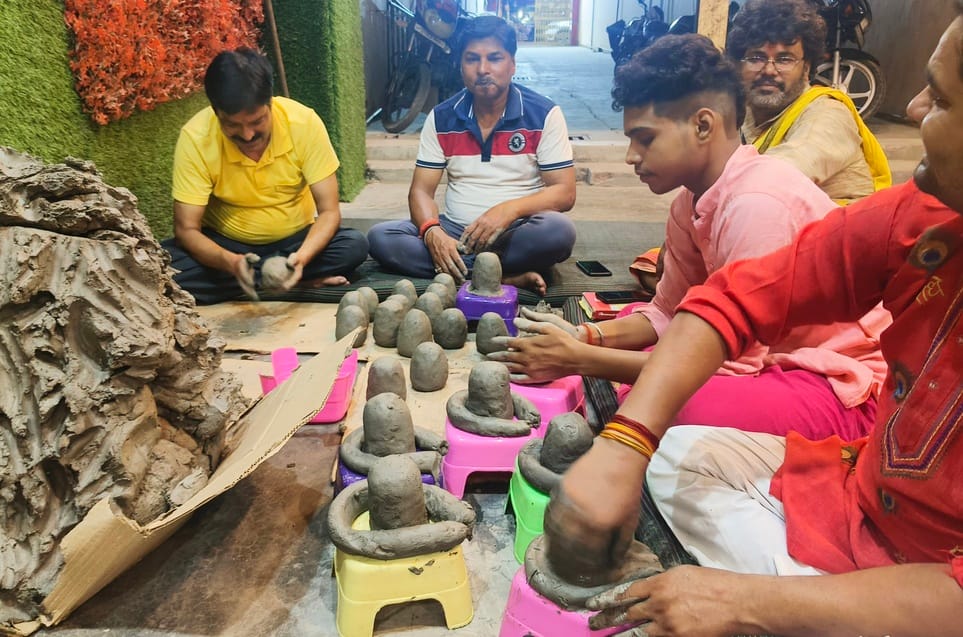 The procession will also take place in the city with the echo of the name Shiva
