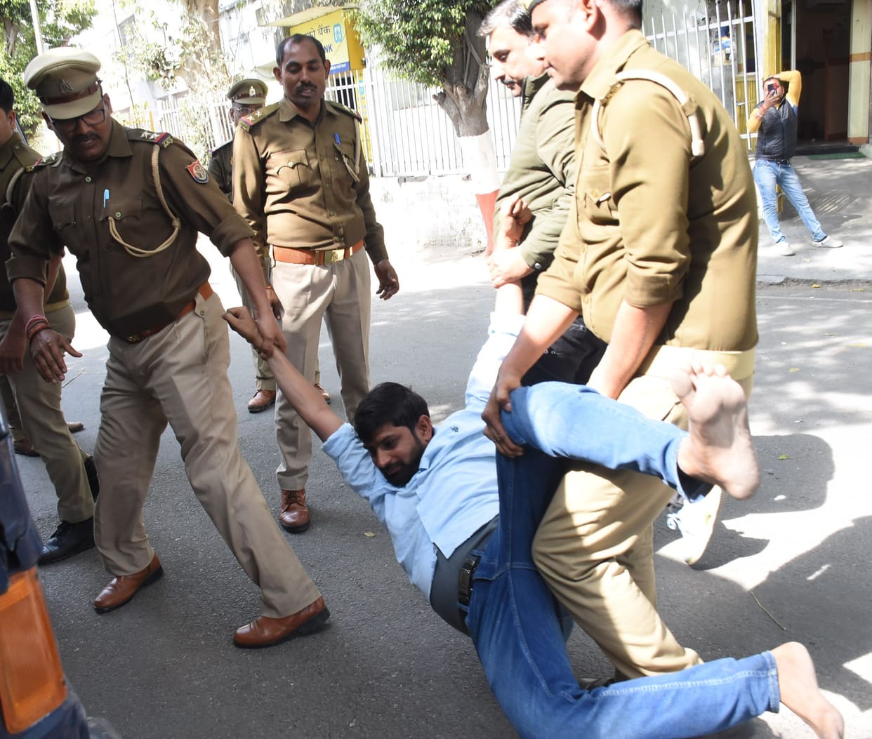 Protests in support of new UGC rules spark clashes with police at Lucknow University