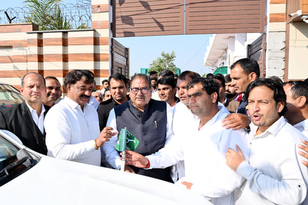 Abhay Chautala government bowed down in the matter of pension cuts.