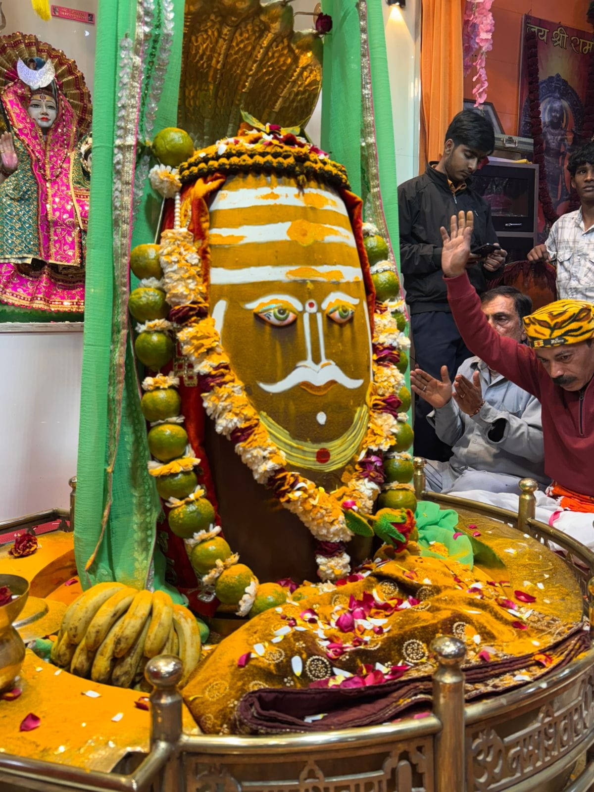 Mahashivratri is today, temples decorated with colourful garlands