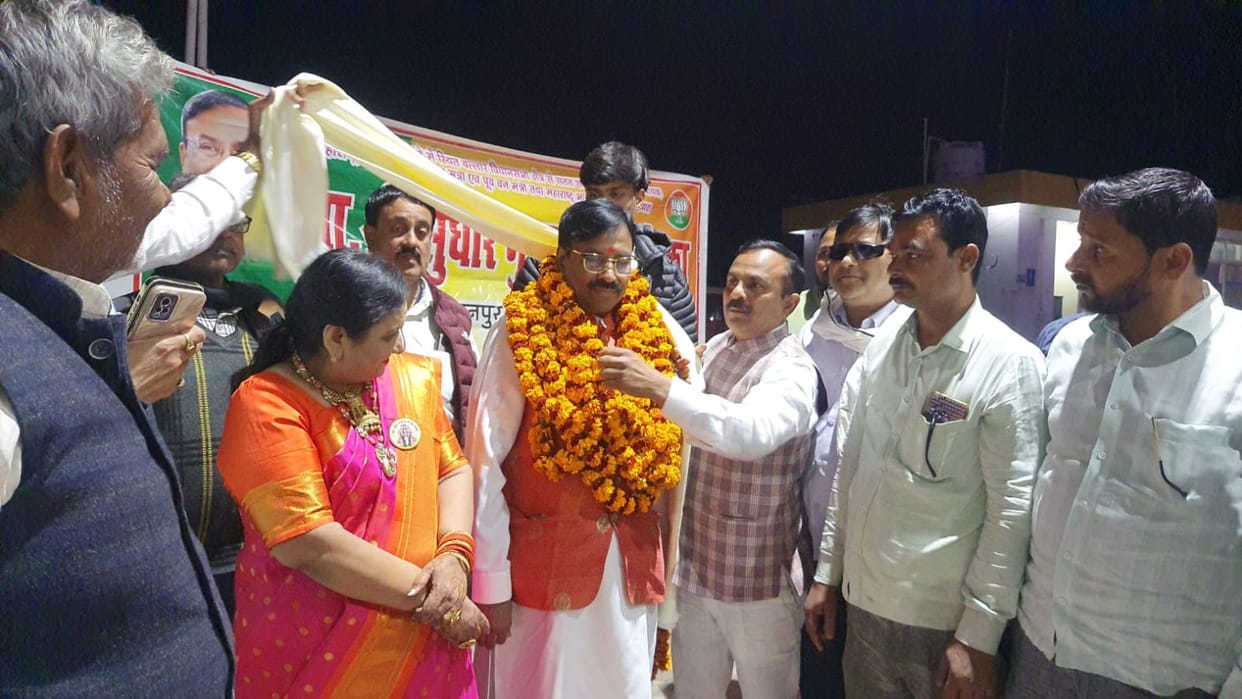 Former Maharashtra minister welcomed in Lambhua