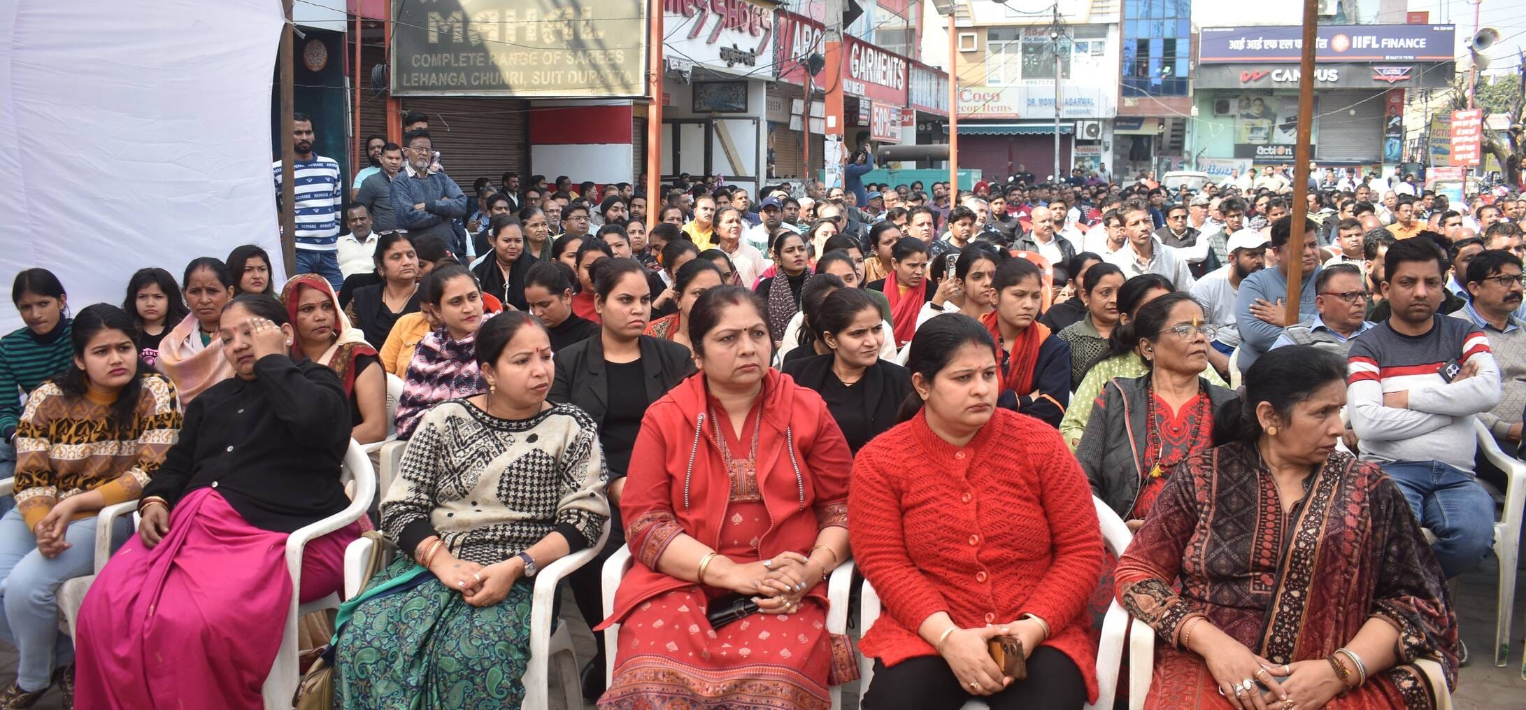 Central Market remained closed for the entire day, indefinite closure postponed for four days after assurance from the Minister.