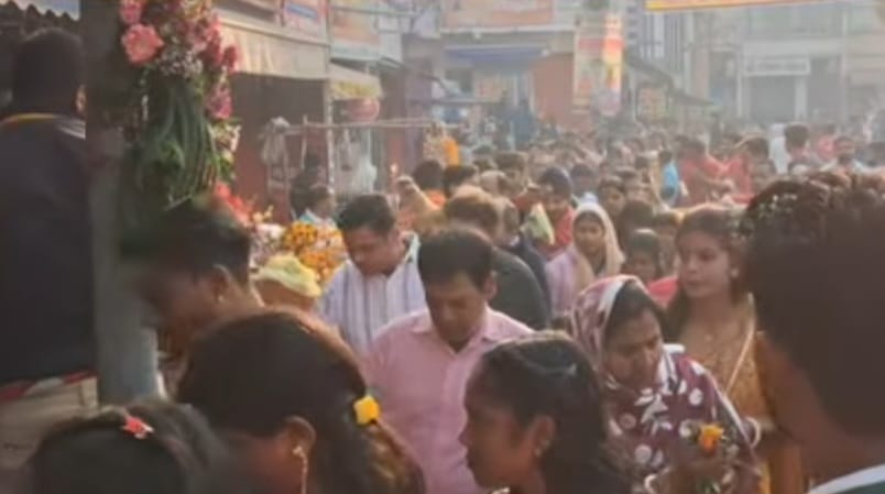 Muzaffarpur Bihar news : on mahashivratri a huge crowd of devotees gathered at baba garibnath temple