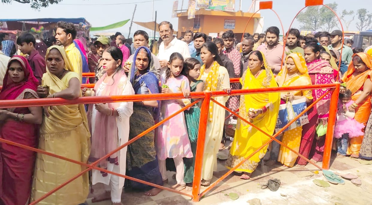 On Maha Shivaratri, a flood of faith gathered in the Shiva temples