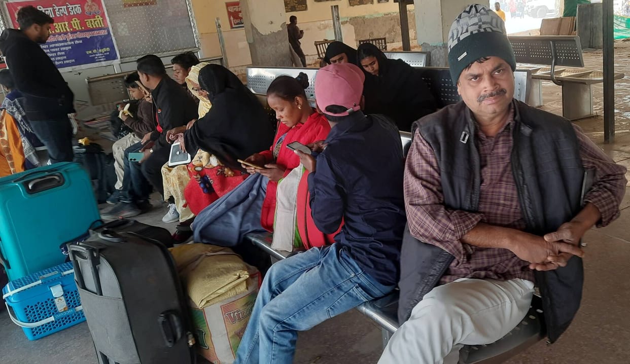 Amarnath Express arrived three hours late and Vaishali two hours late.