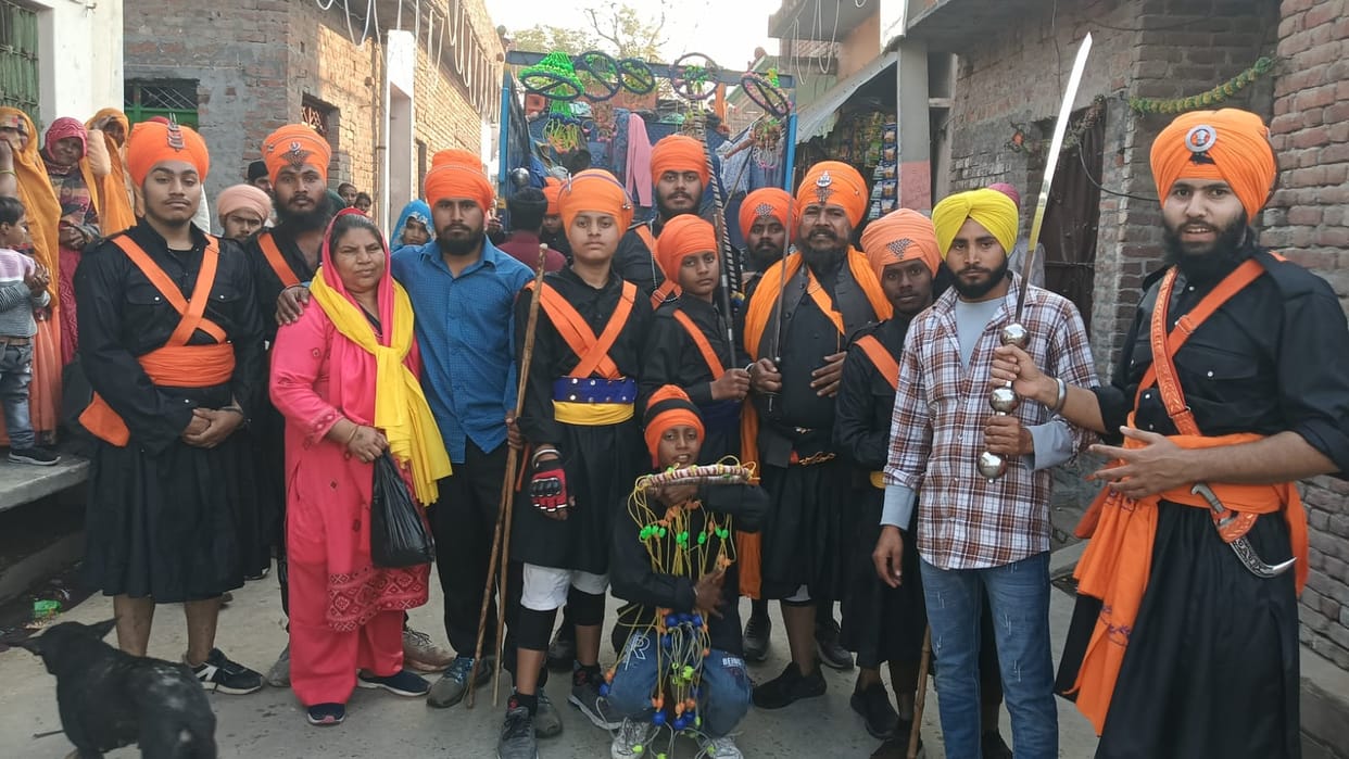 Guru Gobind Singh's procession was carried out with great enthusiasm.