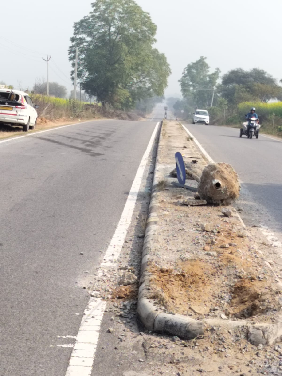 Road divider near Mandhi Piranu on NH 334B causing accidents, demand for improvement