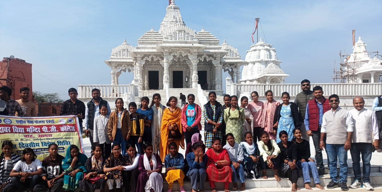 Volunteers smiled after seeing the heritage of Shauripur and Bateshwar