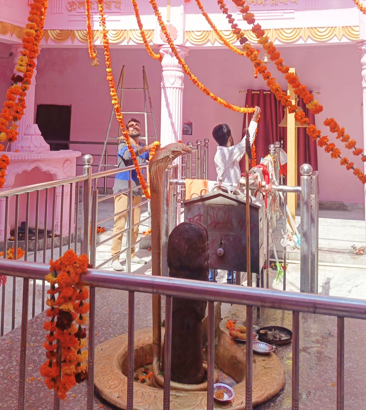 Today is Mahashivratri, Shiva temples are decorated