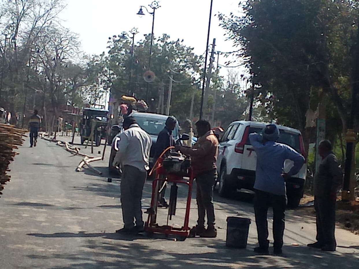Vehicles will not go on the Khanpur route for Devkali, they will pass through Jalaun intersection.