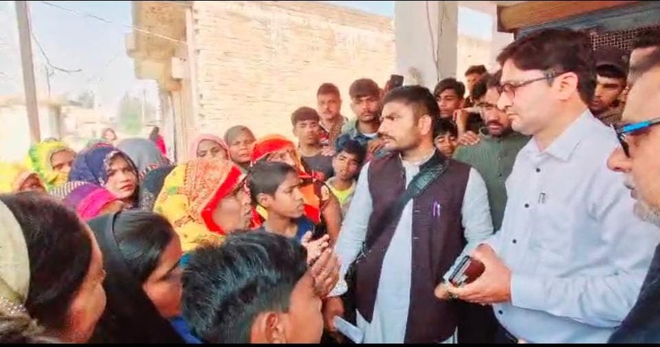 Villagers staged a protest demanding the removal of the liquor contract.