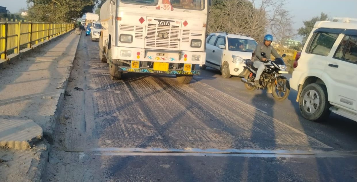 Kanpur Diversion trial for Ganga bridge repairs starts on the 13th trucks to take a 90 km detour