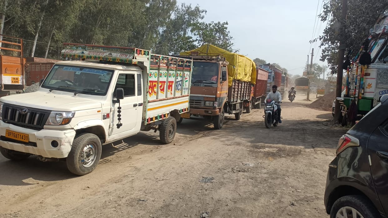 Potato arrivals increased, leading to traffic jams from the market to the main road.