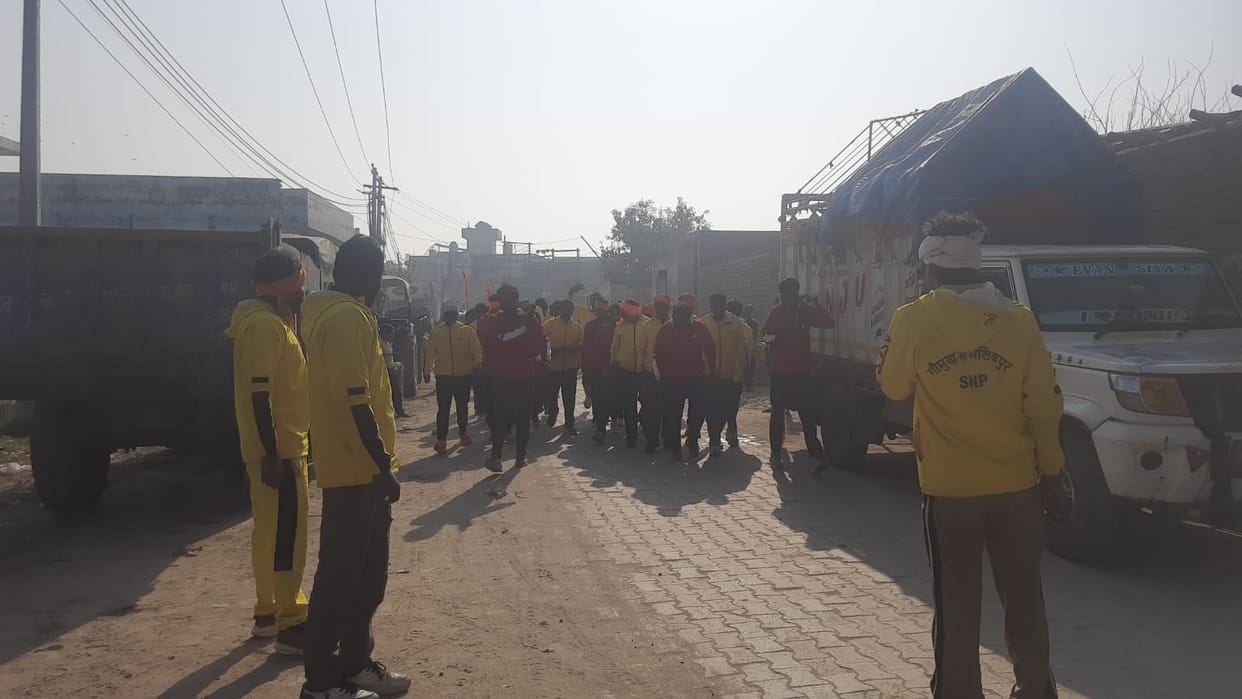 38 devotees reached Malikpur in 47 hours carrying the Dak Kanwad from Gomukh for the first time.