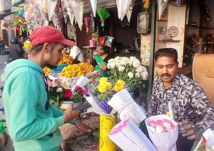 Roses sold for Rs 100 on Valentine's Day