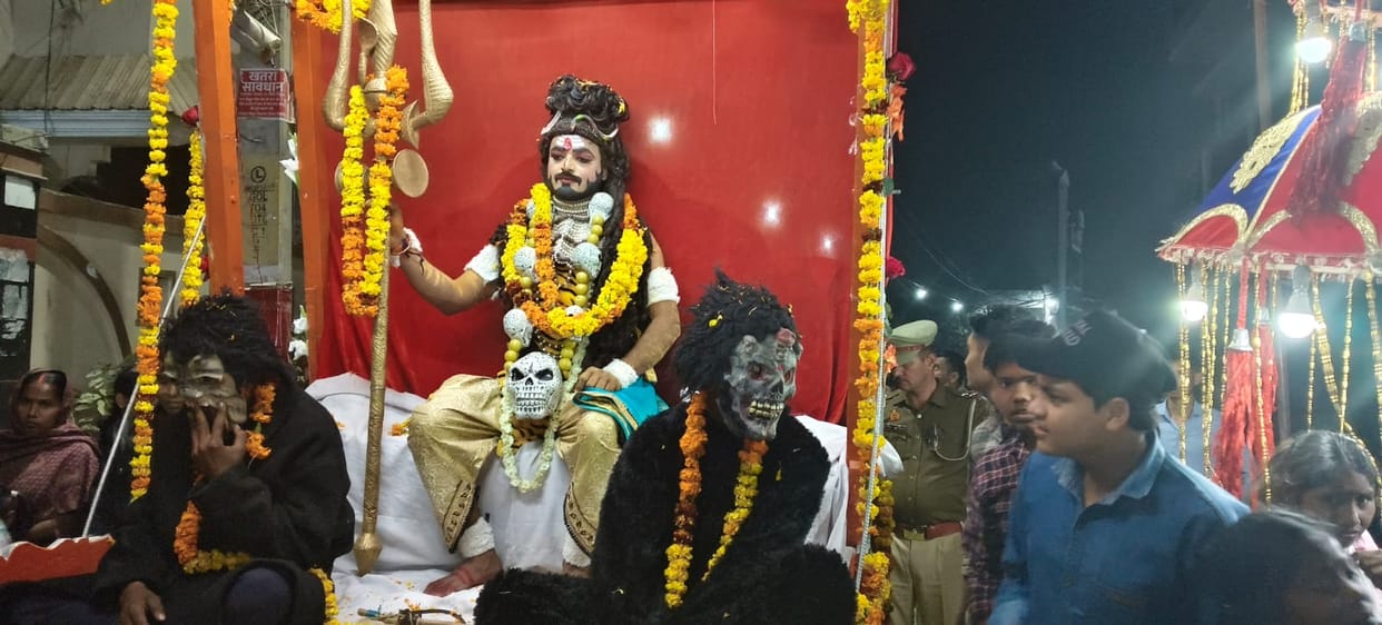 Bholenath became the groom, Shiva devotees danced on the street