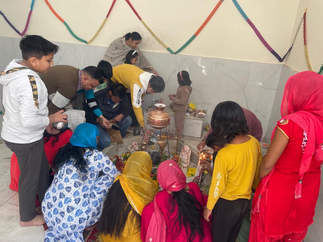 Mahashivratri celebrated with great pomp in BBN, devotees prayed for their wishes by offering water.
