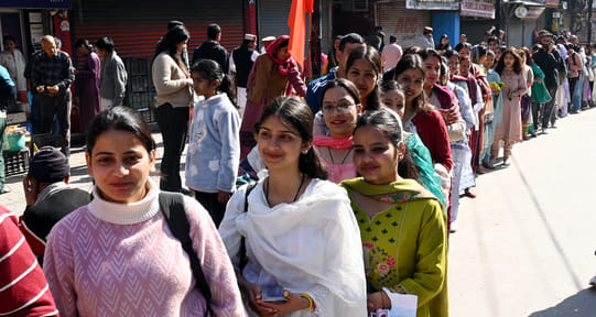 Choti Kashi Mandi is painted in the colors of Mahashivratri.