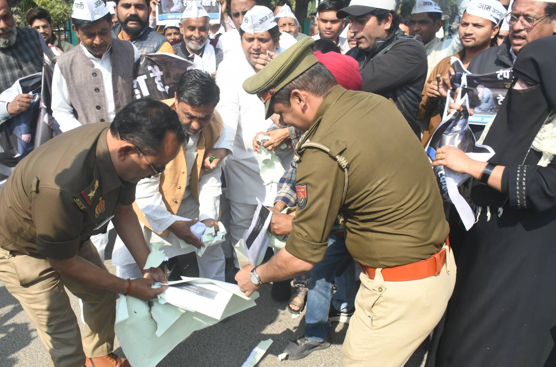 AAP protests against Modi-Trump trade deal