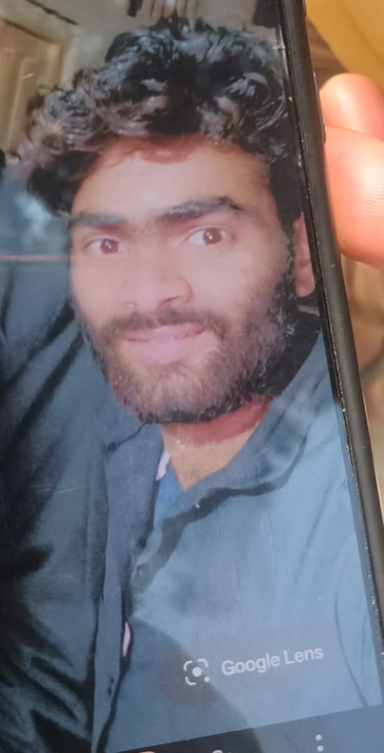 The body of a young man was found covered in blood, with rose petals scattered around and injuries on his face.