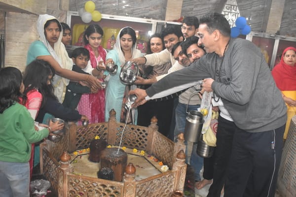 16 lakh devotees carried Kanwar from the Ganga Ghats