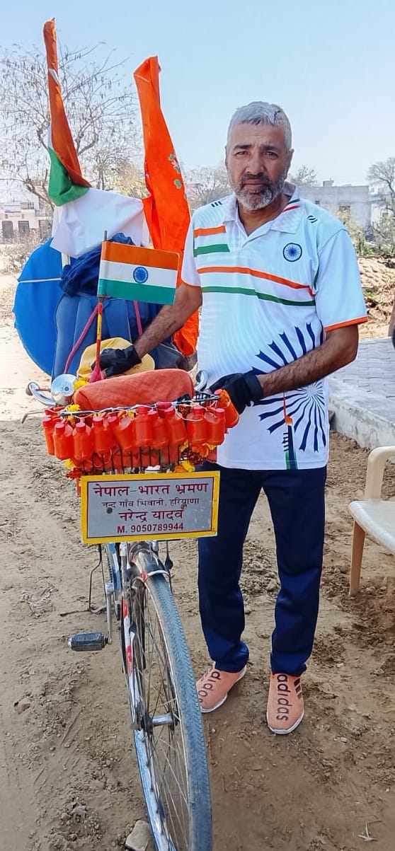 Narendra Yadav cycled 1200 km to reach Nandgaon with Kanwar