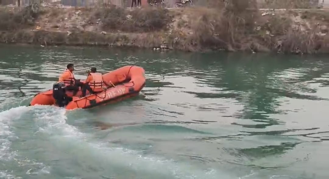 A young woman jumped from the Gandak river bridge in the city and went missing.