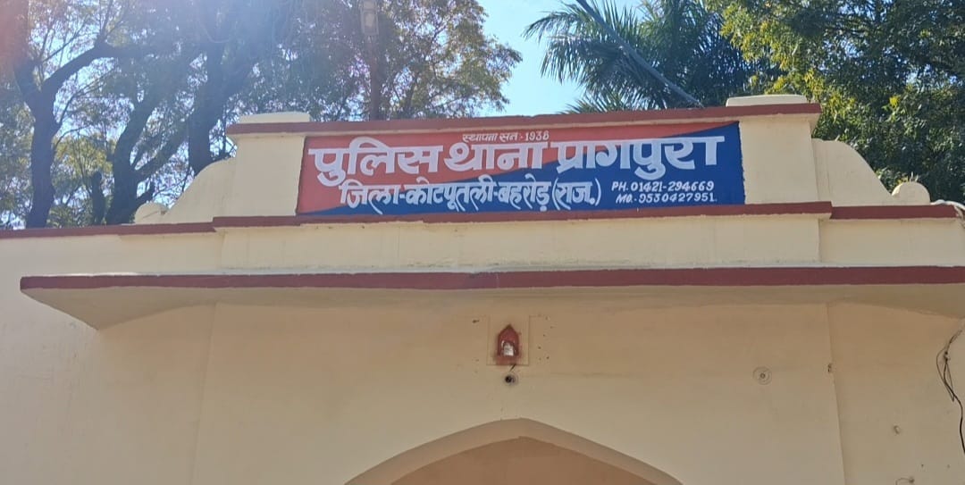 प्रागपुरा पुलिस की हिरासत में आरोपी।