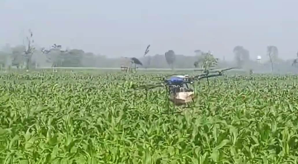 कार्तिक किशोर ने ड्रोन से बदली फसलों की किस्मत