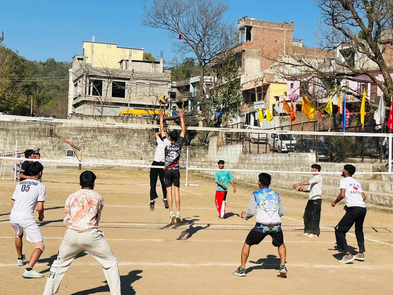 राजोेरी में रोमांचक वॉलीबॉल समापनयुवा सेवाएं और खेल निदेशालय ने इंटर-ब्लॉक टूर्नामेंट का समाप