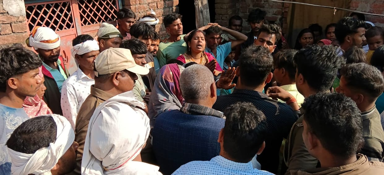 Teenager dies of electrocution, police prevented for three hours from taking body