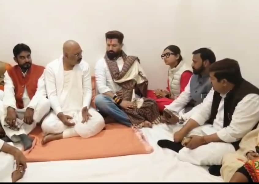 संजय सरावगी से मिलते चिराग पासवान व शांभवी चौधरी