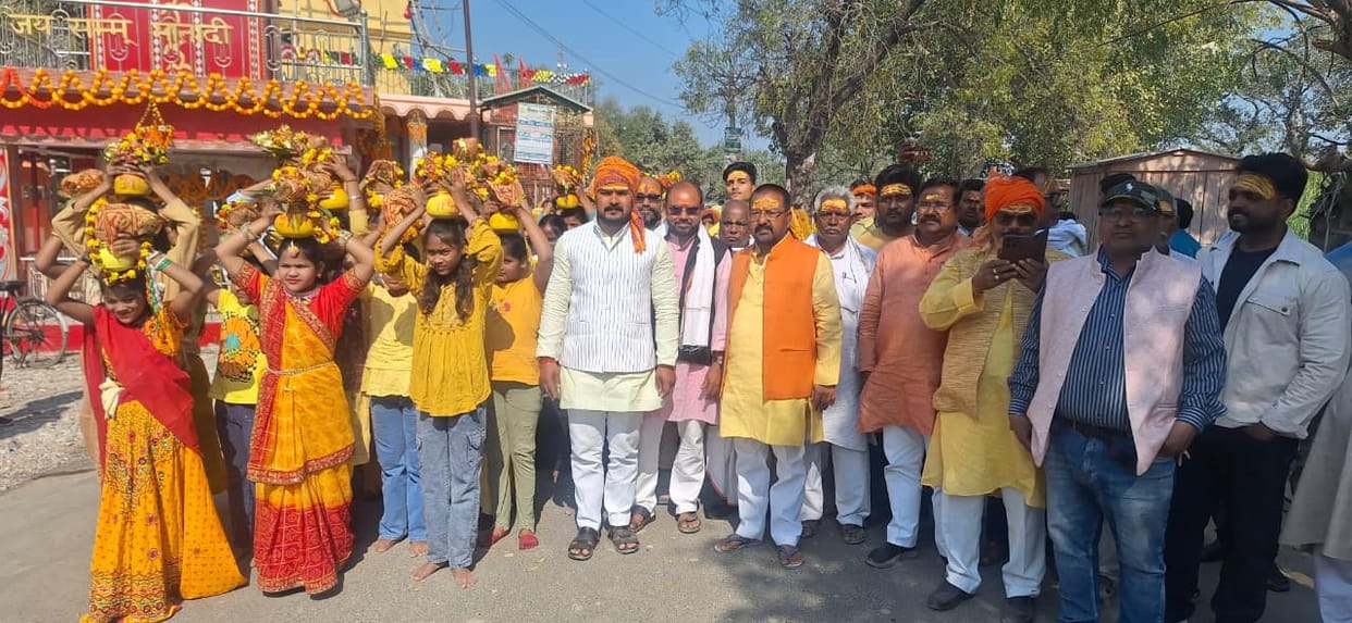 Kalash Yatra taken out with band-baja