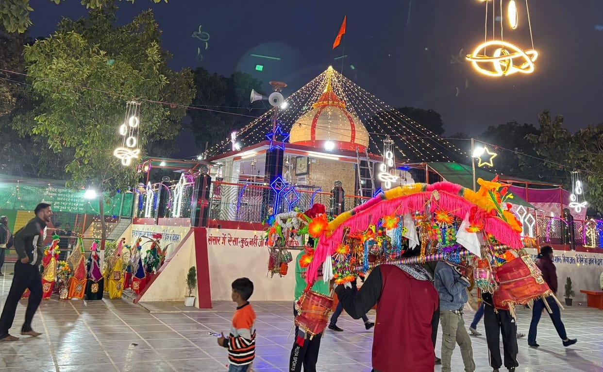 The natural Shivalinga of Baba Jharkhand Shiva Temple fulfills wishes.