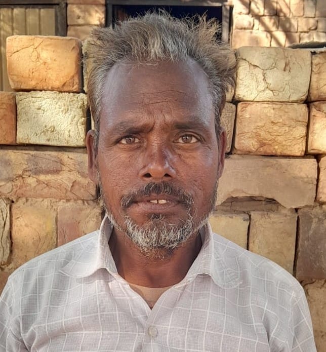Bike collides with electric pole, uncle dies, nephew injured