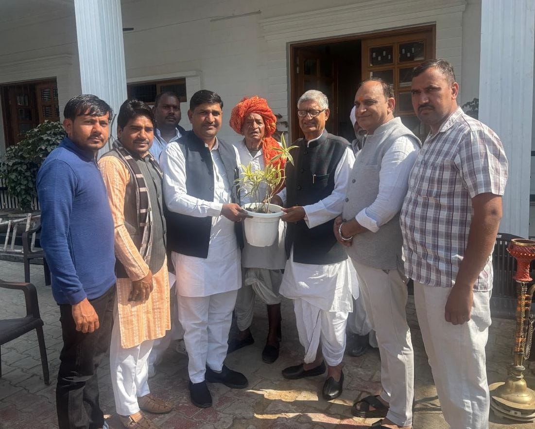 A delegation of Prajapati community met Rajya Sabha member Ramchandra