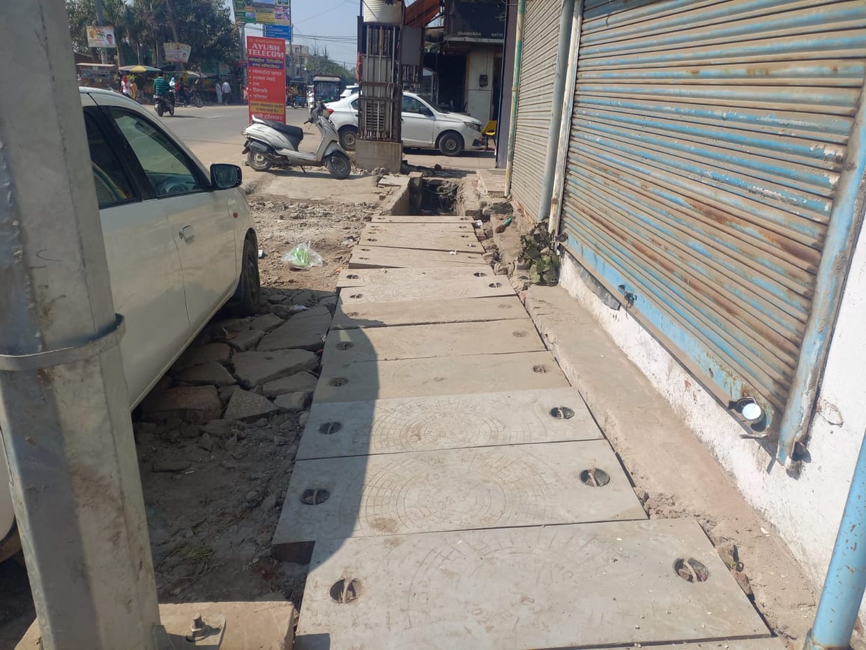 Slabs placed without cleaning drains, shopkeepers upset