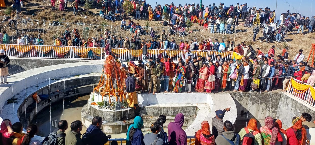 More than 1.5 lakh devotees reached Shiva's abode with chants of Lord Shiva.