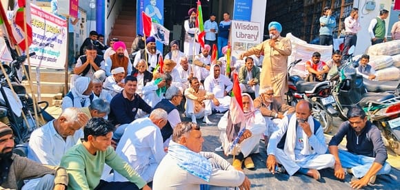 Farmers staged a sit-in protest over non-payment of claims for stolen mobile phones