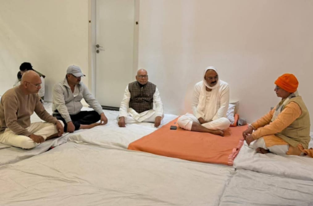 बीजेपी प्रदेश अध्यक्ष से मिलते डिप्टी सीएम विजय कुमार सिन्हा एवं मंत्री राजभूषण चौधरी निषाद