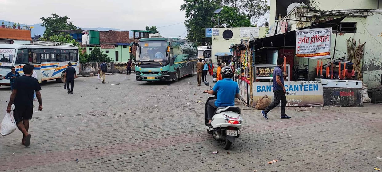 Bus station market deserted due to lack of buses, traders' income reduced to a quarter