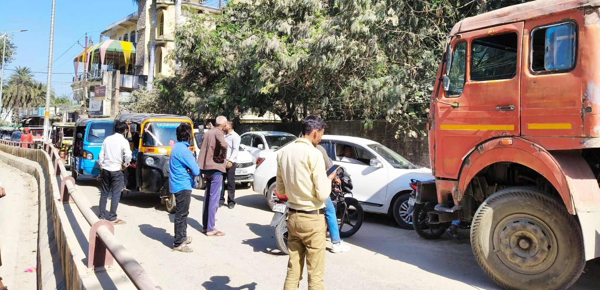 Trailer enters no-entry zone, halts traffic in Civil Lines for 30 minutes