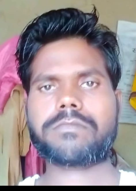 After hitting a Kanwariya, the uncontrolled car collided with a pole, the driver died.