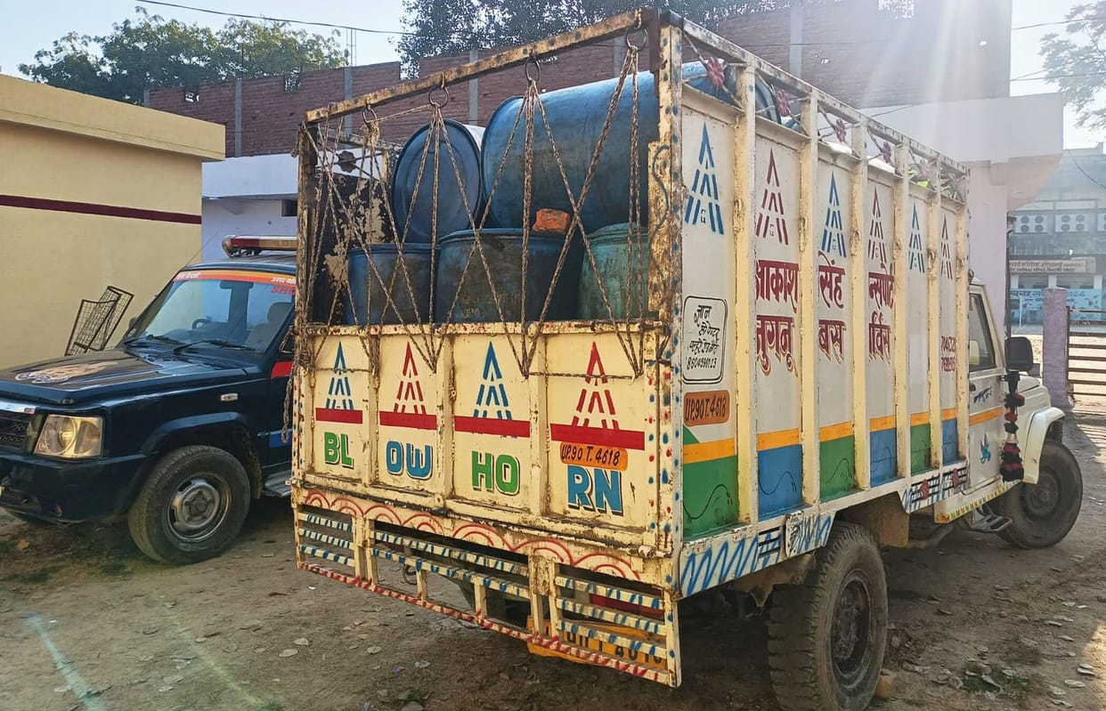 A truck carrying suspected refined oil was seized and 3,148 liters of oil was recovered.