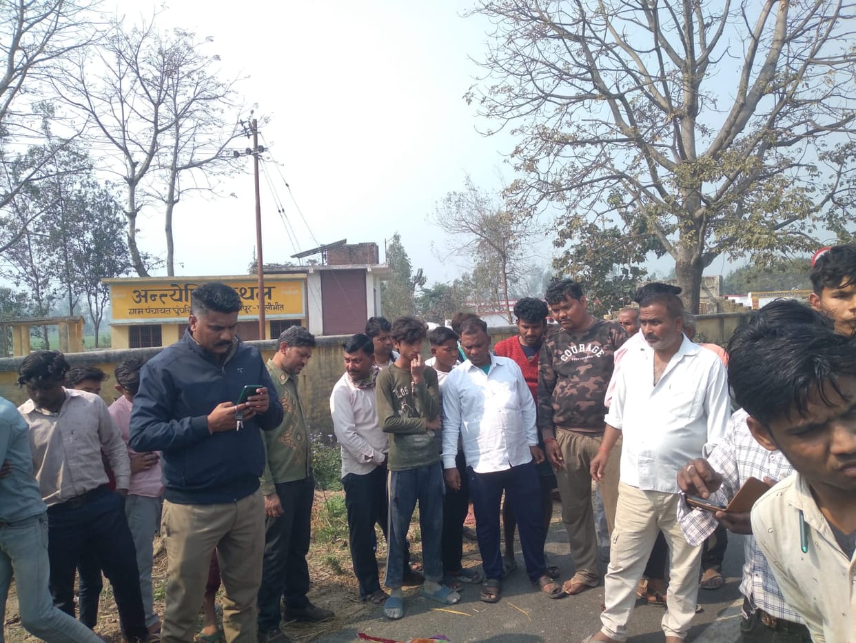 Shahjahanpur combine foreman dies after being hit by a pickup