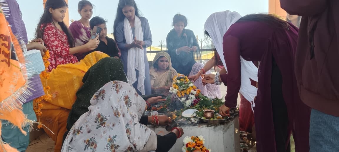 Shiva temples resounded with the chanting of 'Bam Bam Bhole', drawing huge crowds of devotees.